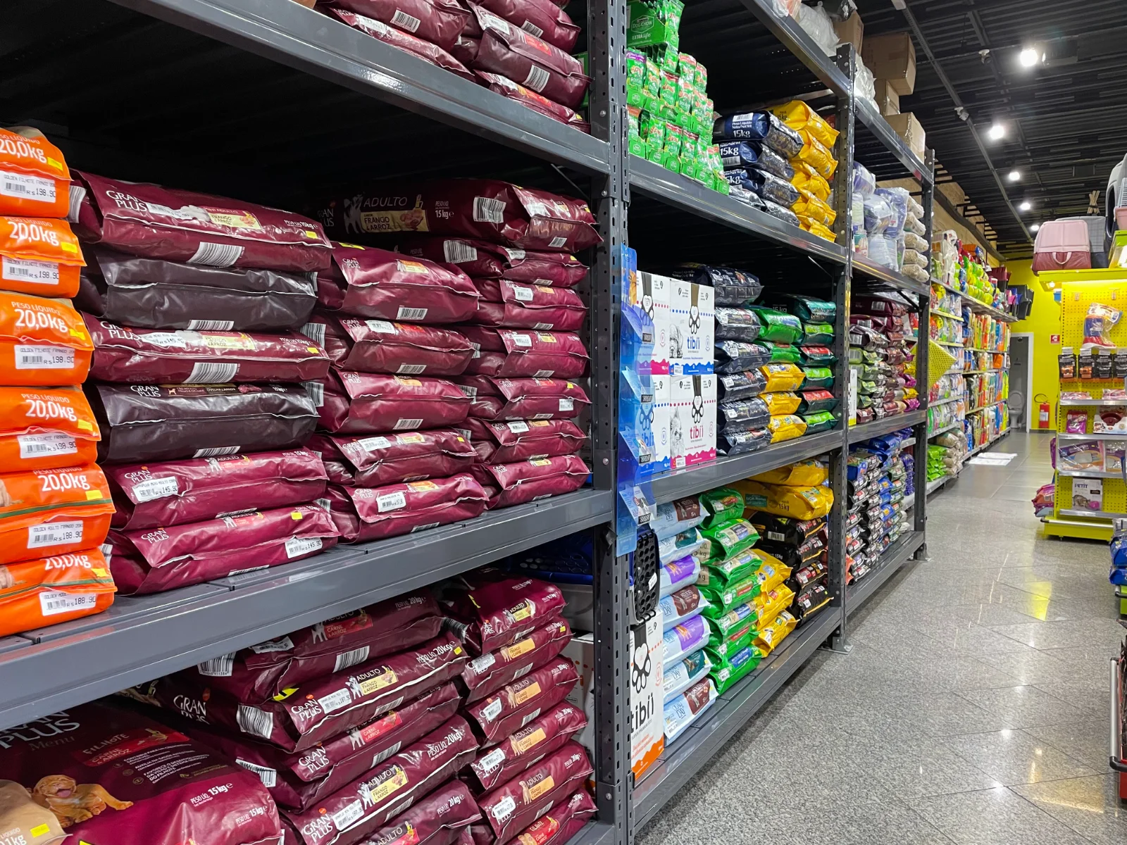 Gôndolas para petshop em Osasco