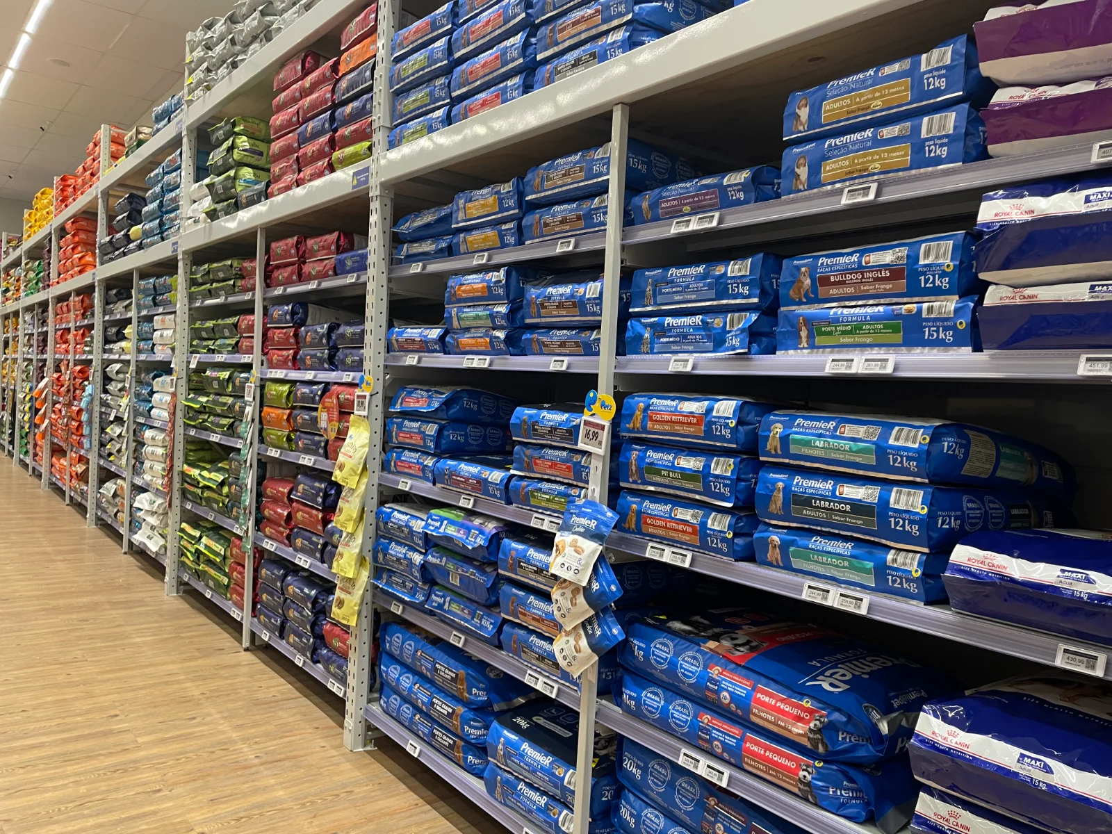 Gôndolas para petshop na zona sul de São Paulo